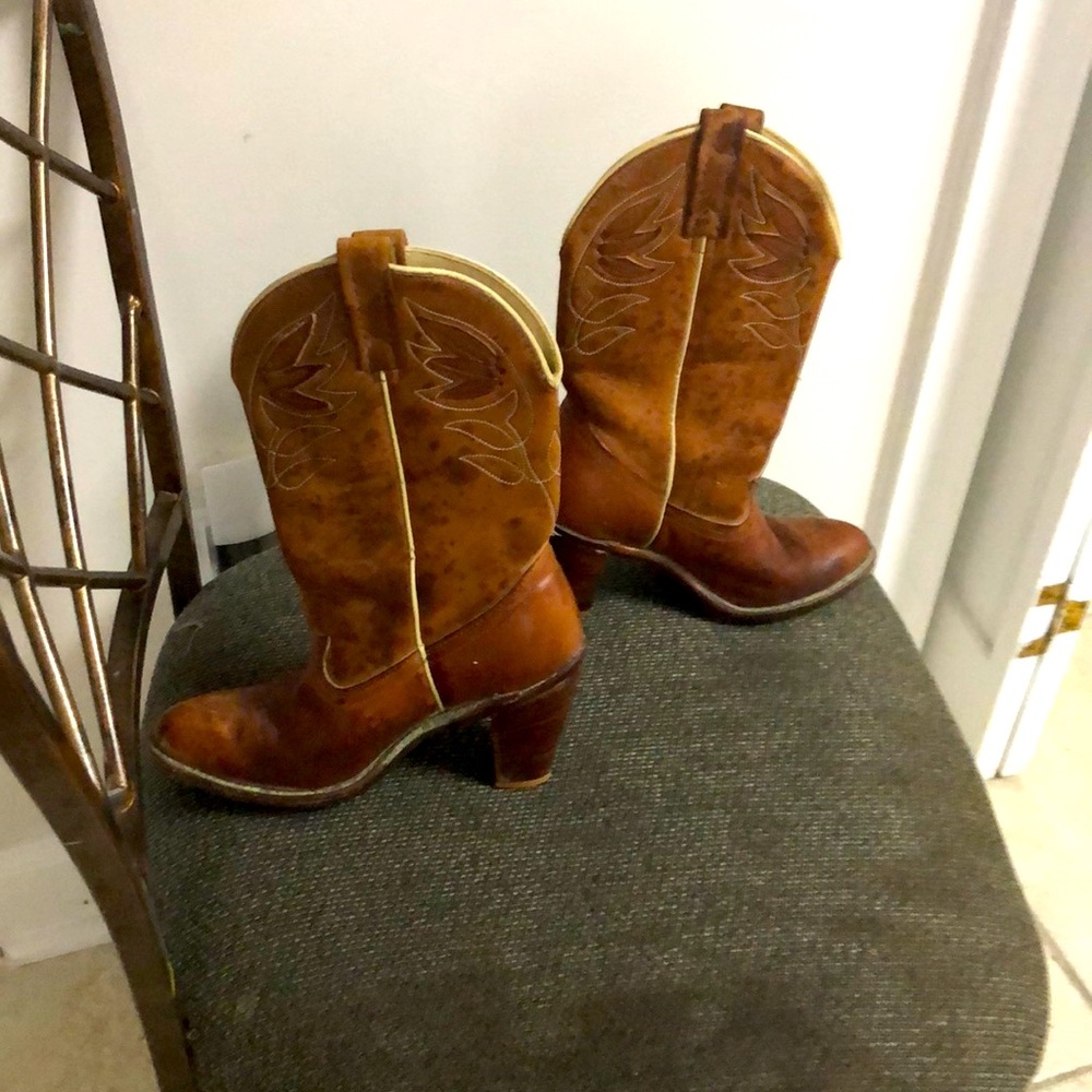 Women’s boots 6